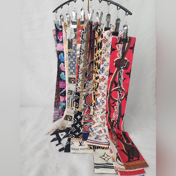 Auth Louis Vuitton Silk Red/Blue Bandana - Picture 3 of 9